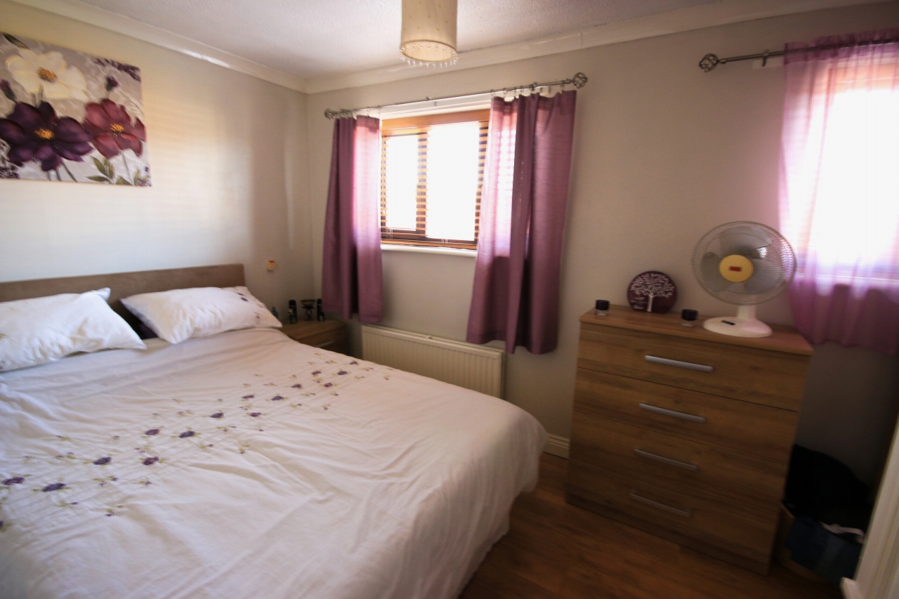 2 bedroom semi-detached house Let in Wigan - Photograph 5.