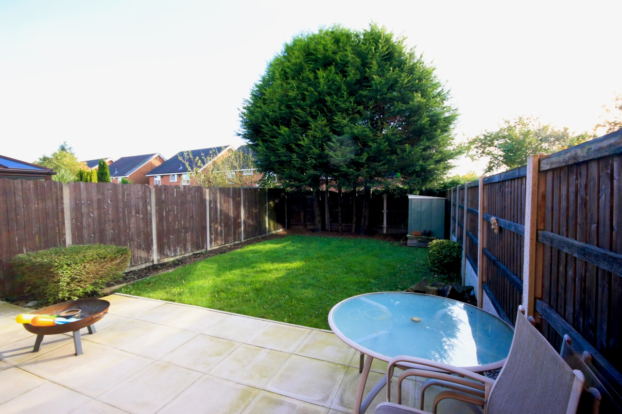 2 bedroom semi-detached house Let in Wigan - Photograph 7.