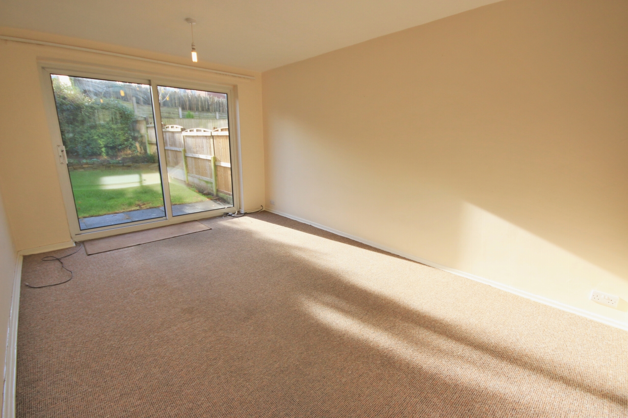 3 bedroom semi-detached house Let in Skelmersdale - Photograph 2.