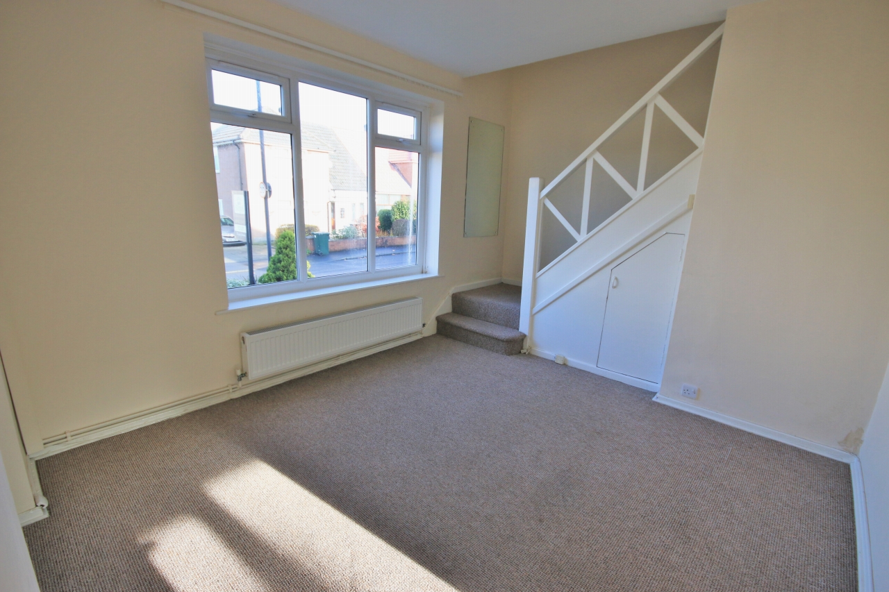 3 bedroom semi-detached house Let in Skelmersdale - Photograph 3.