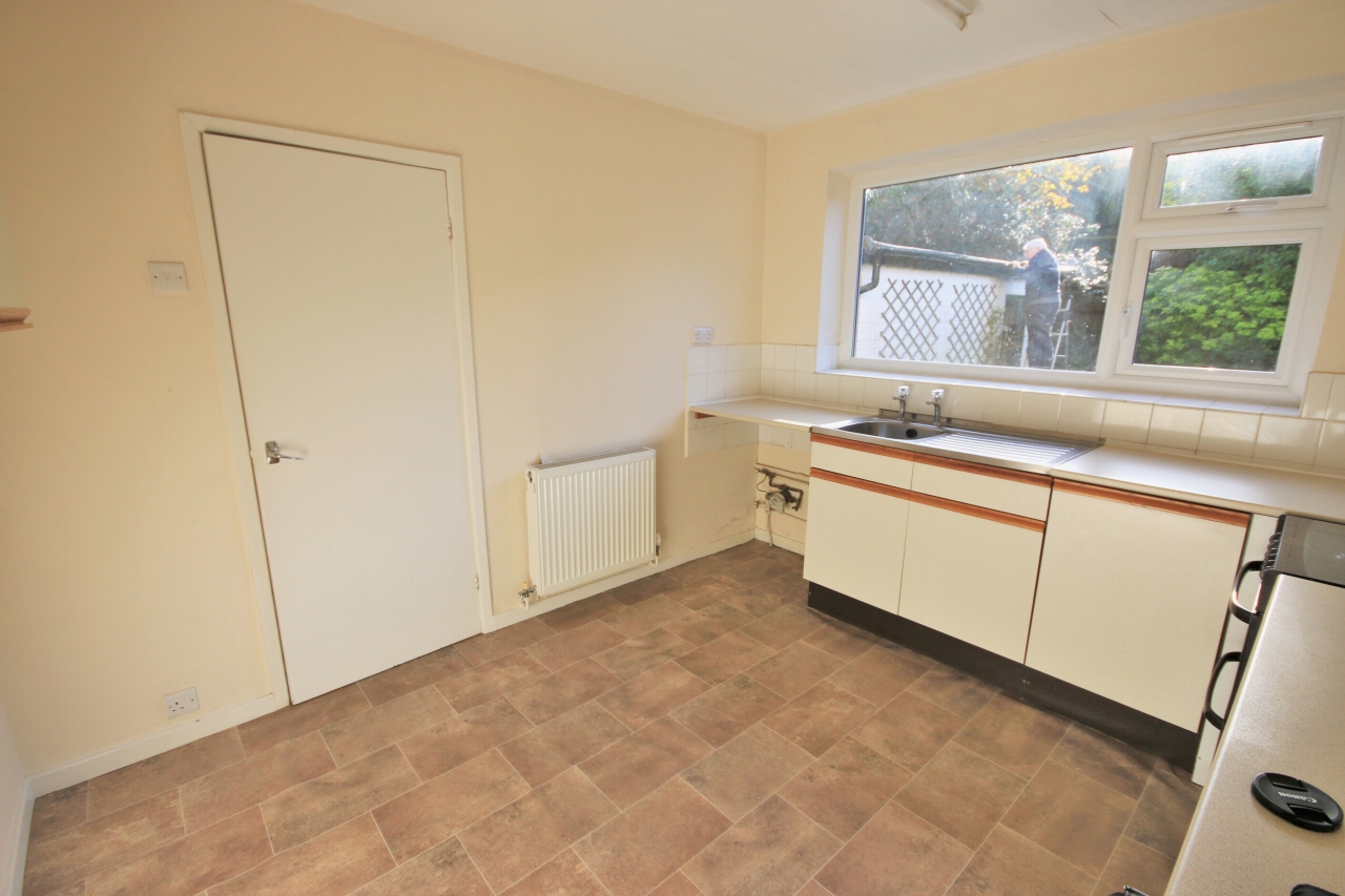3 bedroom semi-detached house Let in Skelmersdale - Photograph 4.