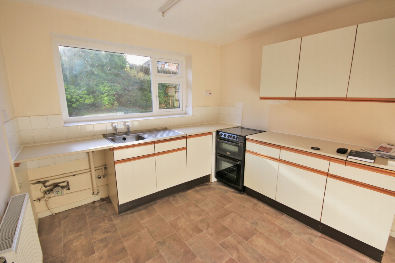 3 bedroom semi-detached house Let in Skelmersdale - Photograph 5.
