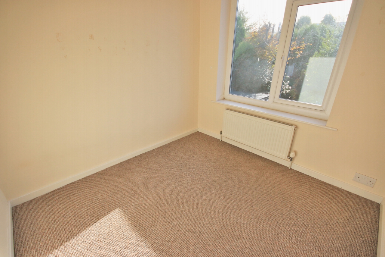 3 bedroom semi-detached house Let in Skelmersdale - Photograph 8.
