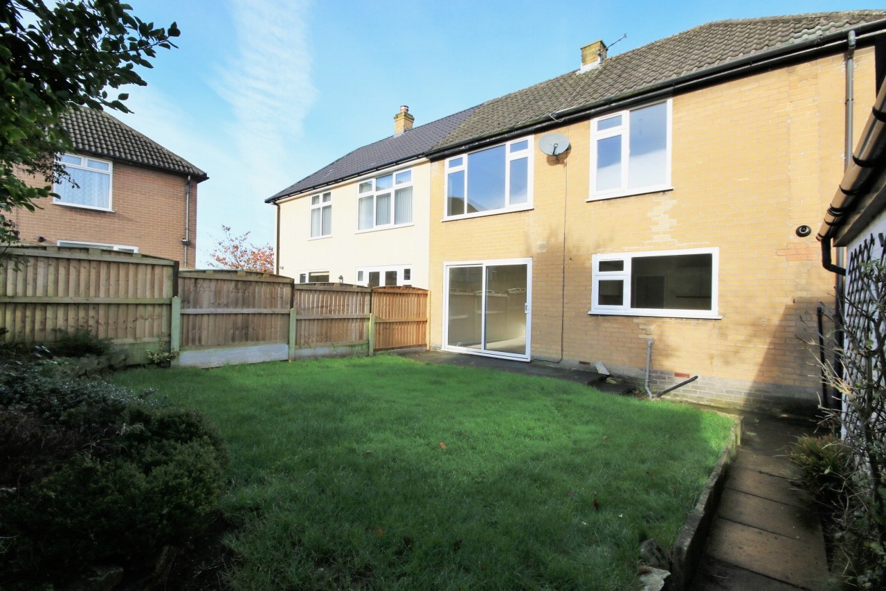 3 bedroom semi-detached house Let in Skelmersdale - Photograph 11.