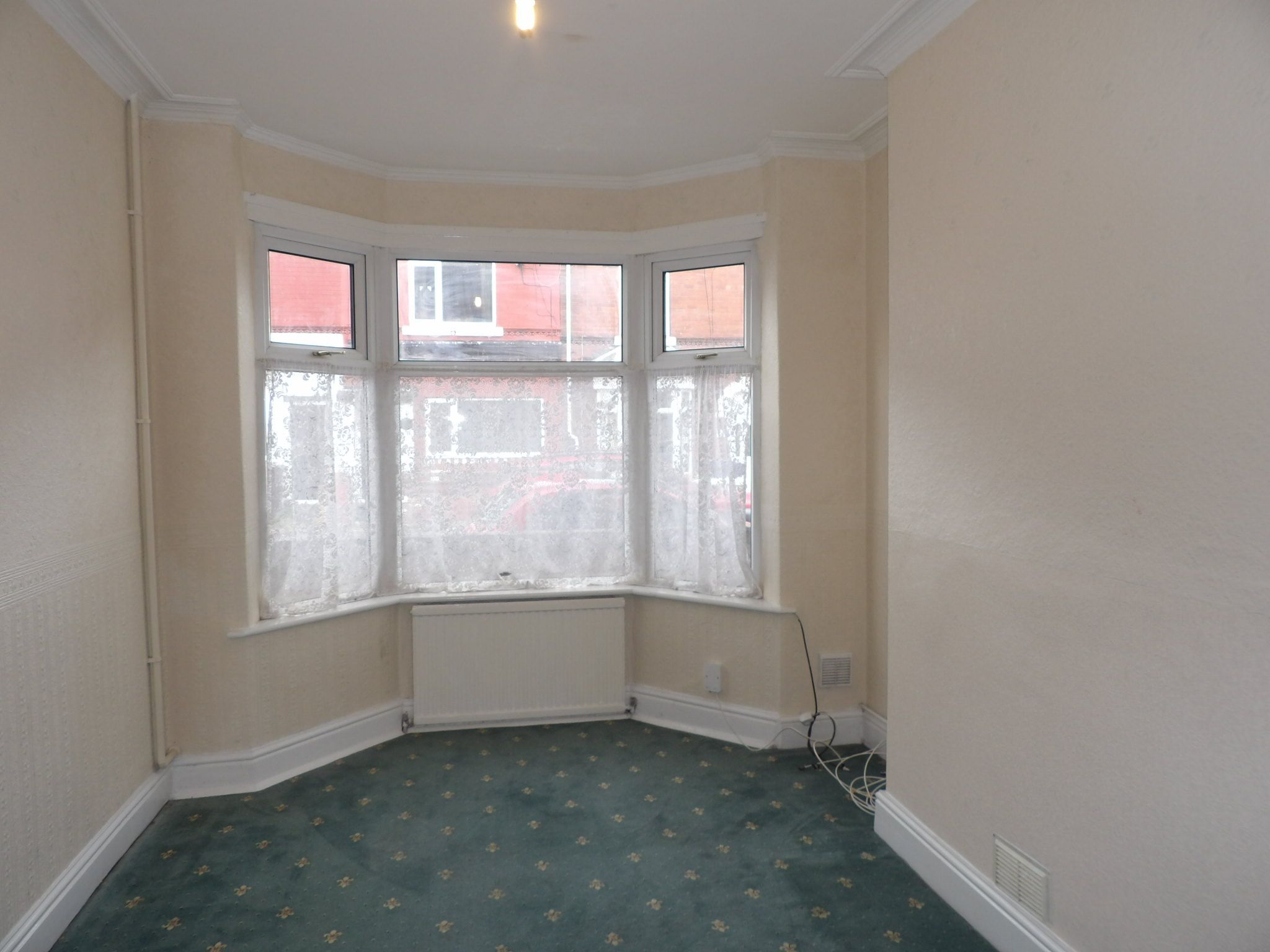 3 bedroom mid terraced house To Let in Doncaster - Property photograph.