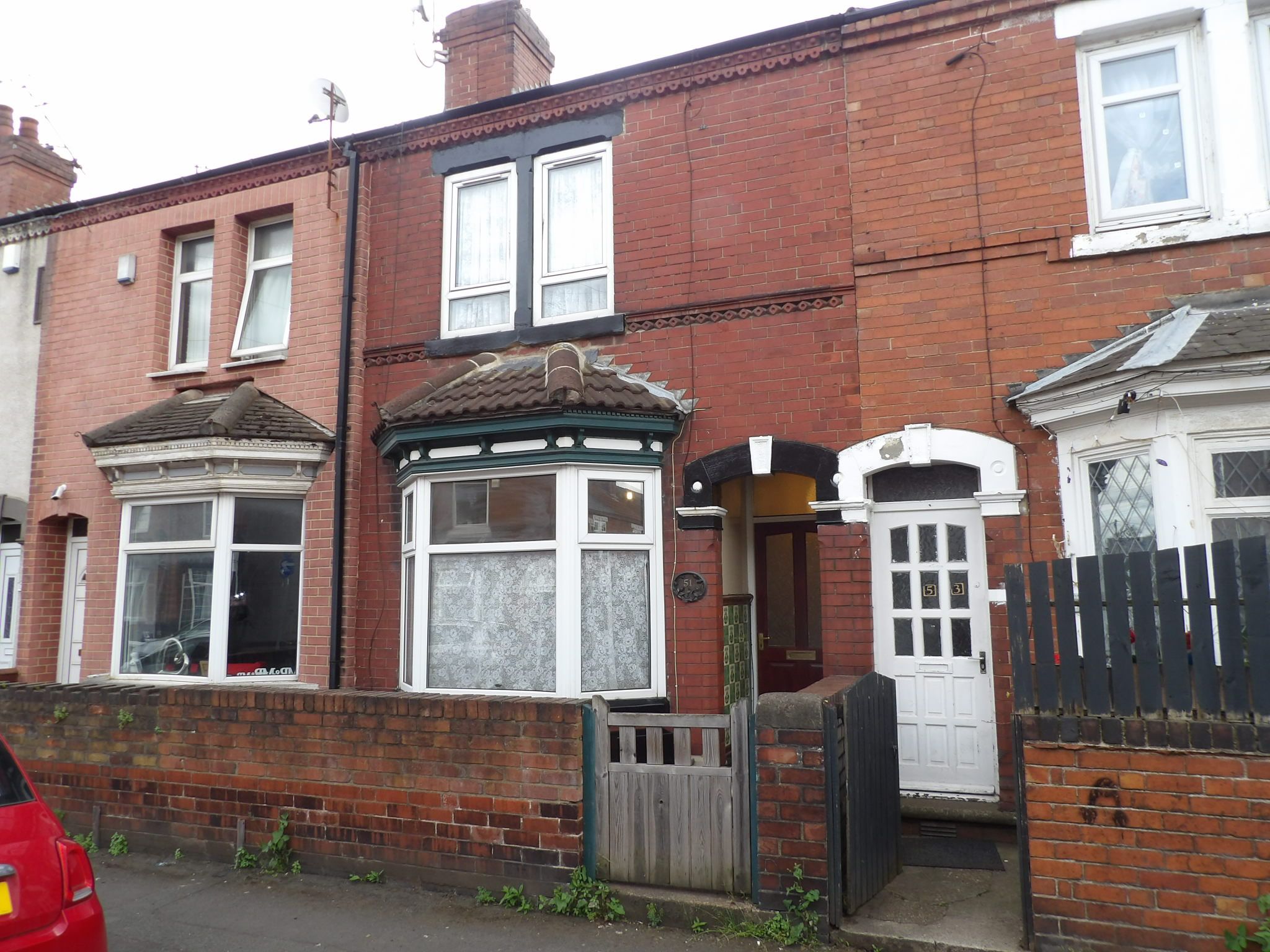 3 bedroom mid terraced house To Let in Doncaster - Property photograph.