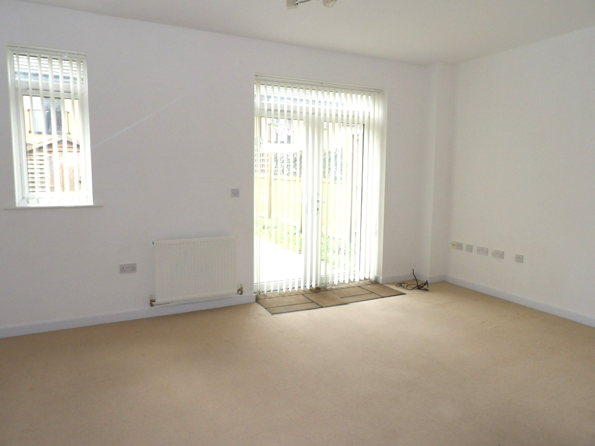 2 bedroom mid terraced house To Let in Doncaster - Property photograph.