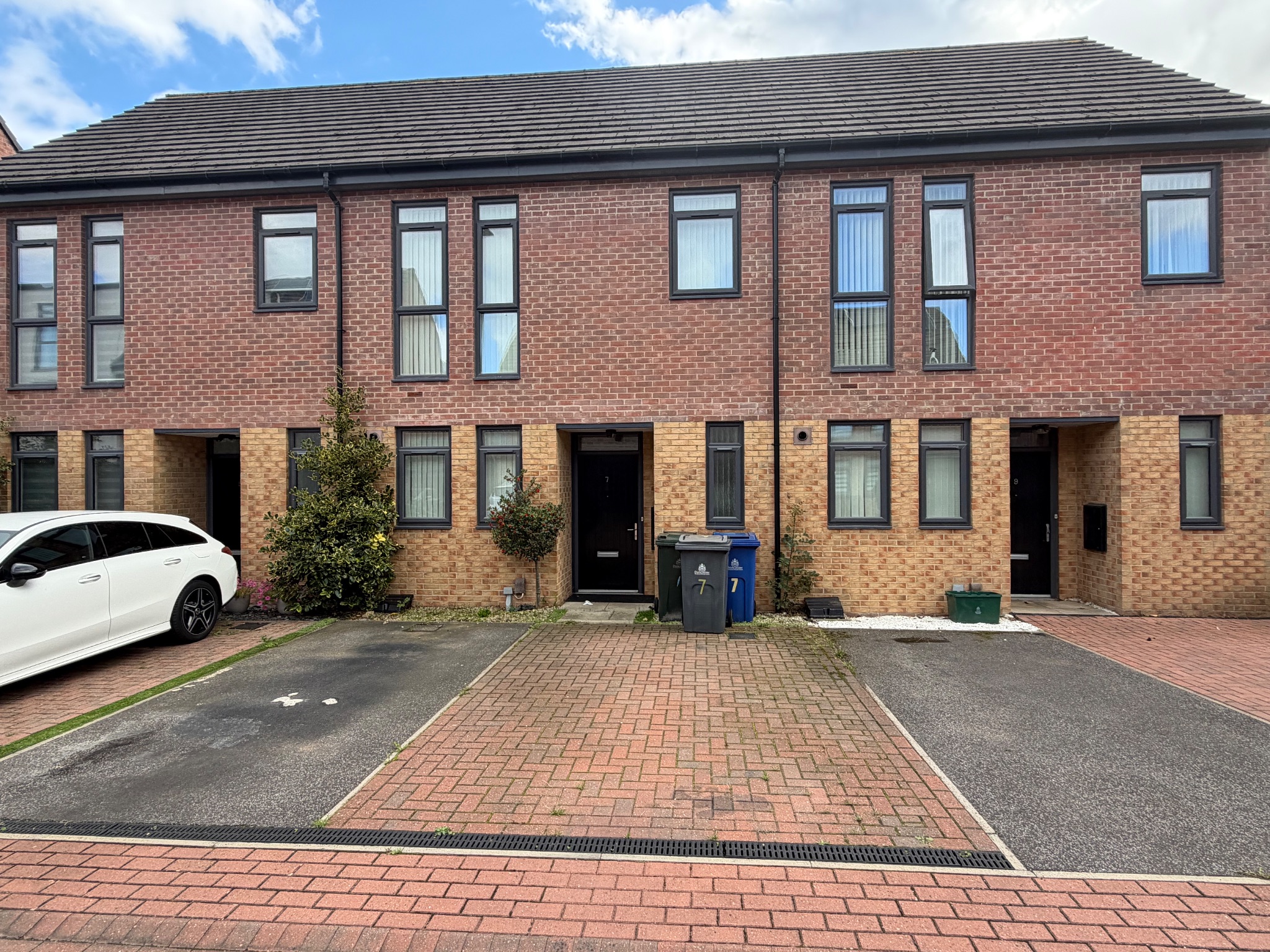 2 bedroom mid terraced house Let in Doncaster - Photograph 1.