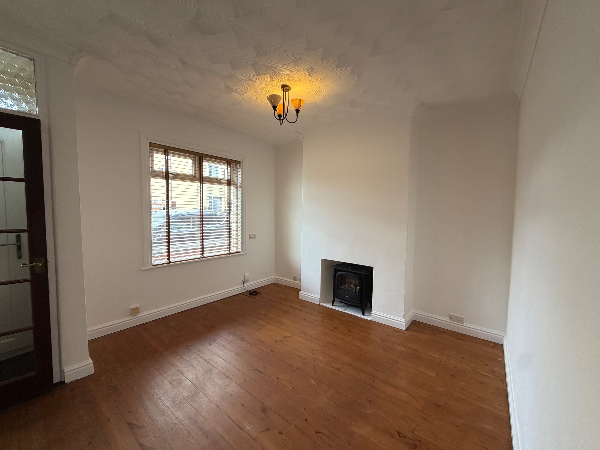 2 bedroom mid terraced house To Let in Doncaster - Property photograph.