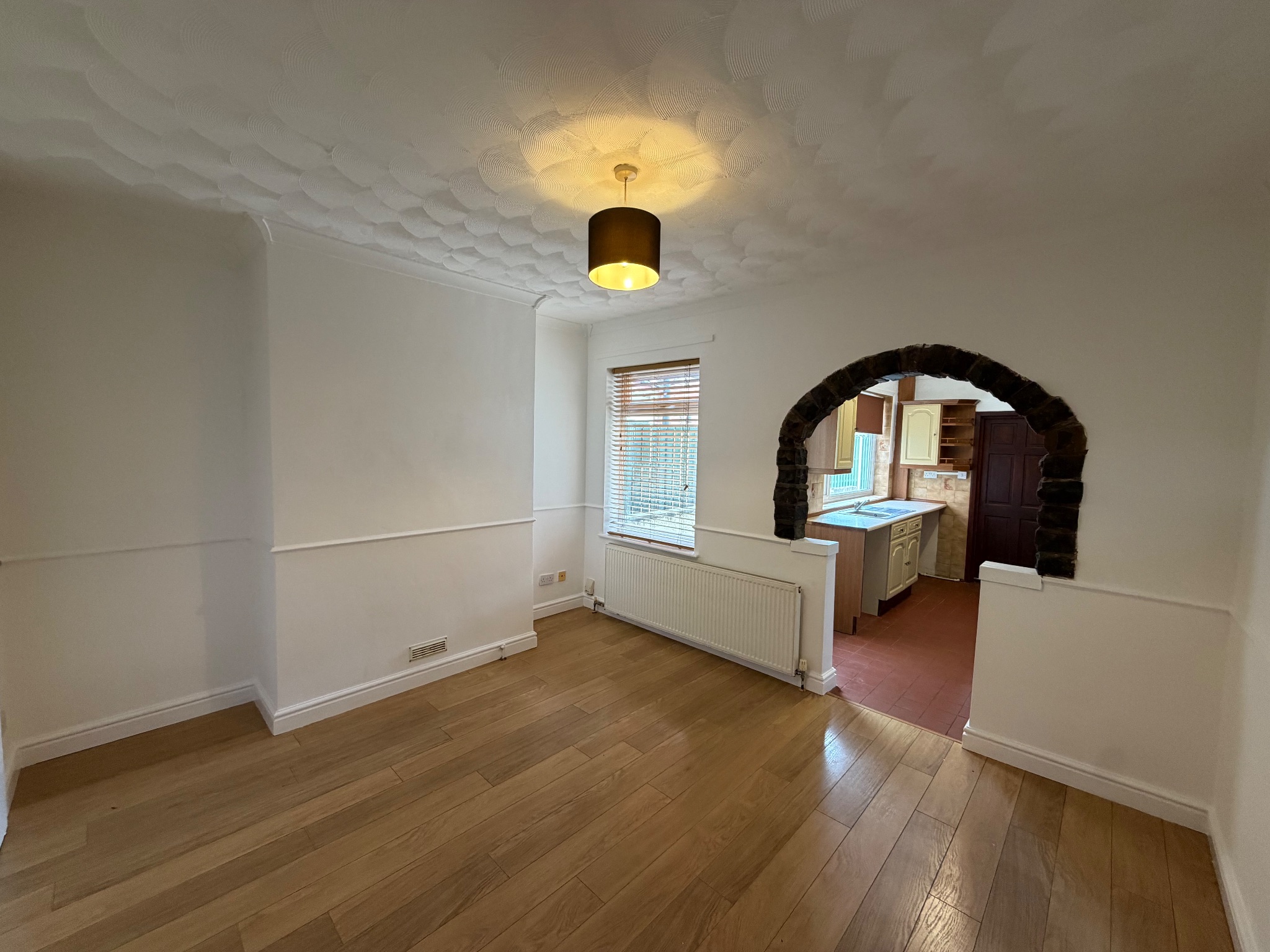 2 bedroom mid terraced house To Let in Doncaster - Property photograph.