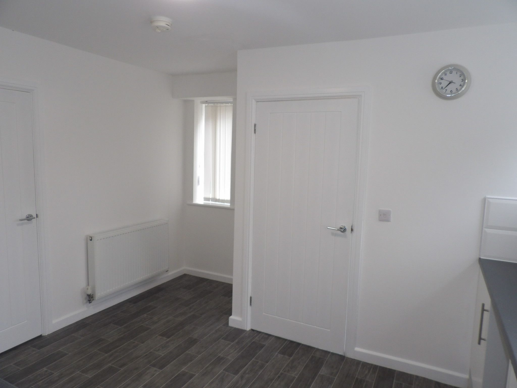 3 bedroom semi-detached house To Let in Doncaster - Property photograph.