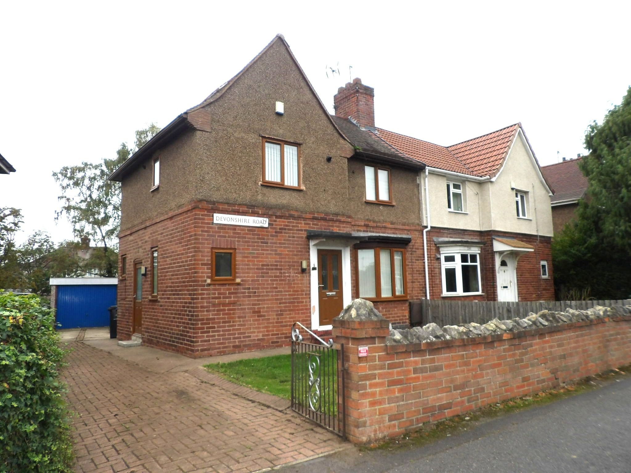 3 bedroom semi-detached house To Let in Doncaster - Property photograph.