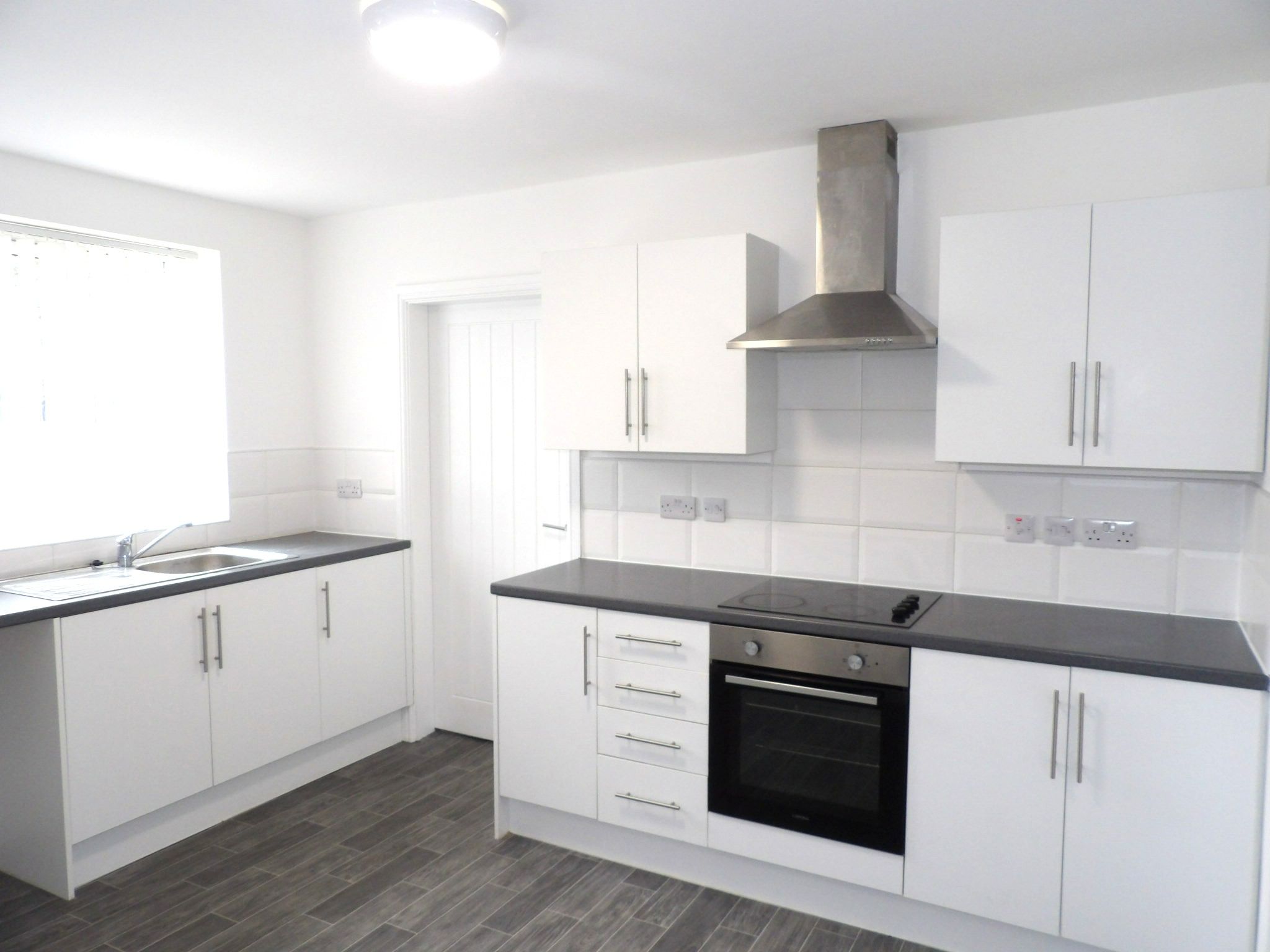 3 bedroom semi-detached house To Let in Doncaster - Property photograph.