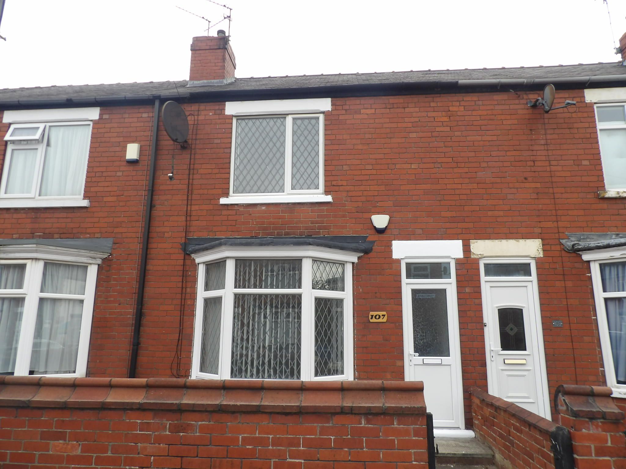 2 bedroom mid terraced house To Let in Doncaster - Property photograph.