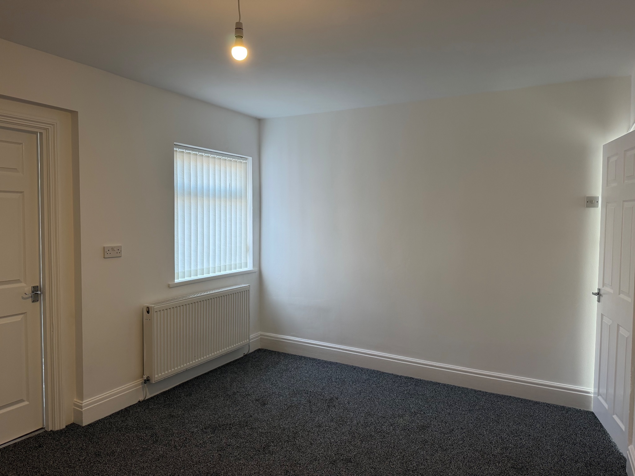 2 bedroom mid terraced house To Let in Doncaster - Property photograph.