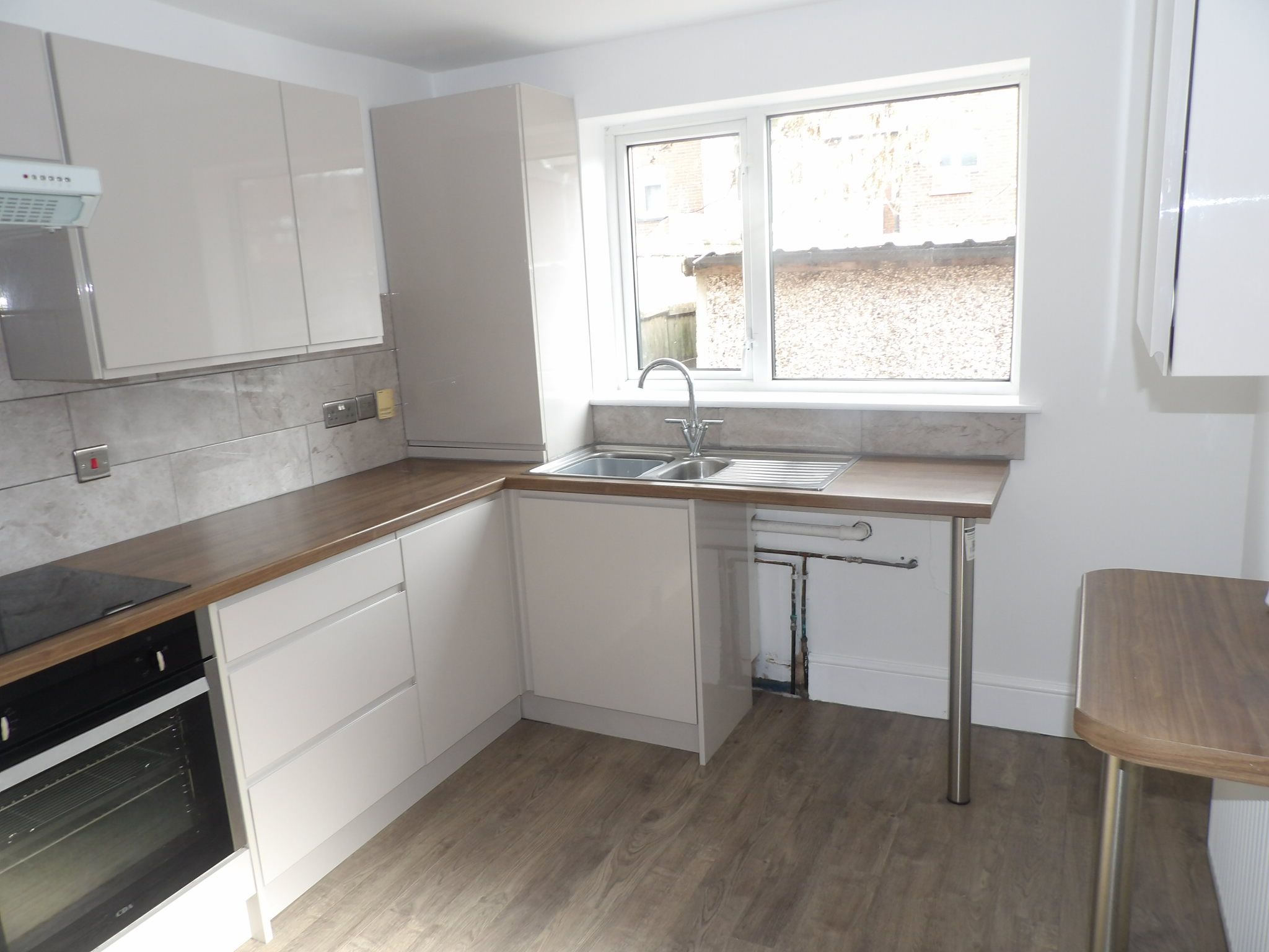 2 bedroom mid terraced house To Let in Doncaster - Property photograph.