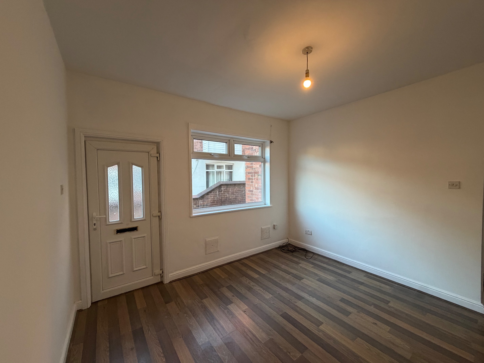 1 bedroom ground floor flat/apartment To Let in Doncaster - Property photograph.