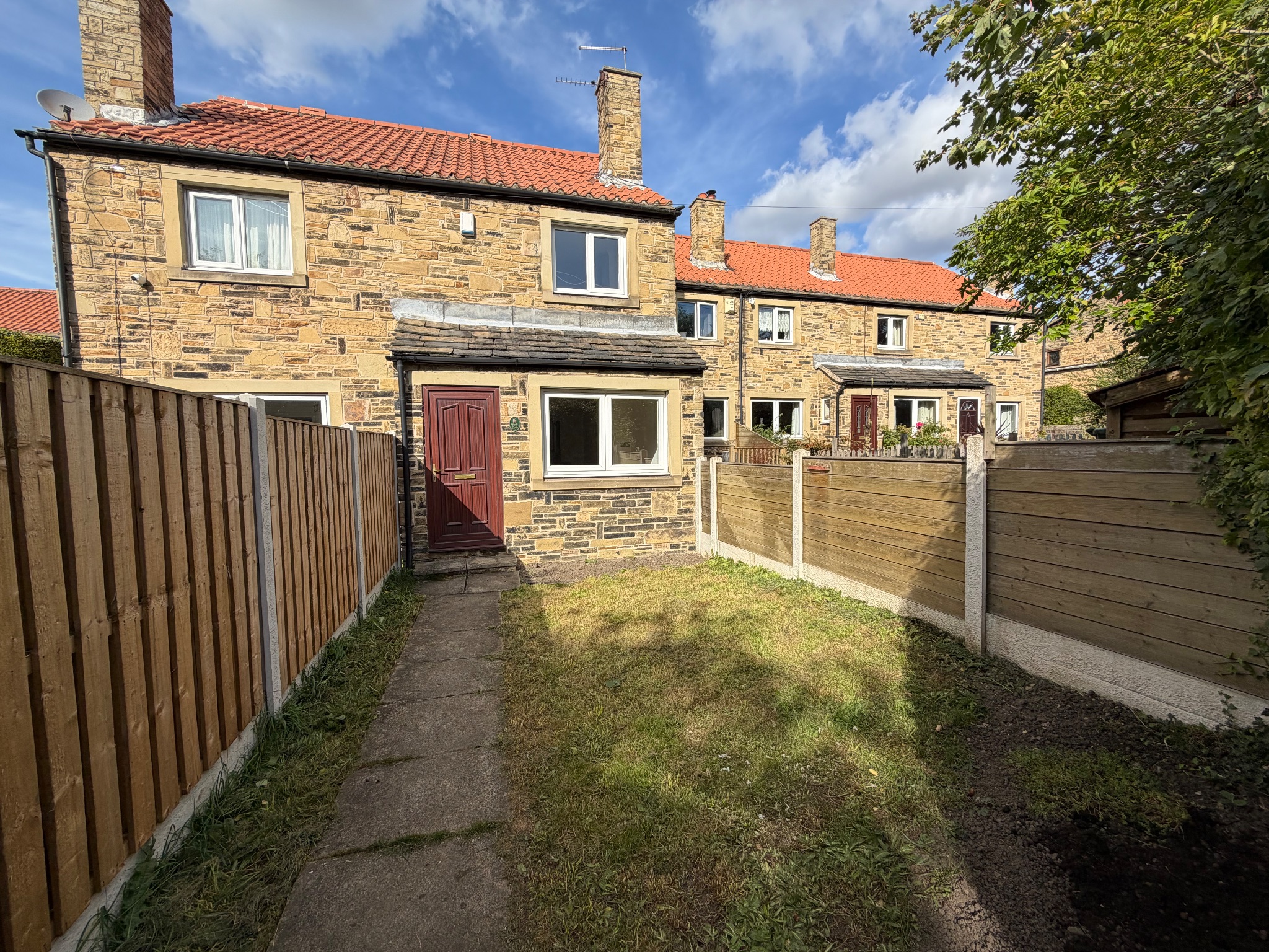 2 bedroom mid terraced house To Let in Doncaster - Property photograph.