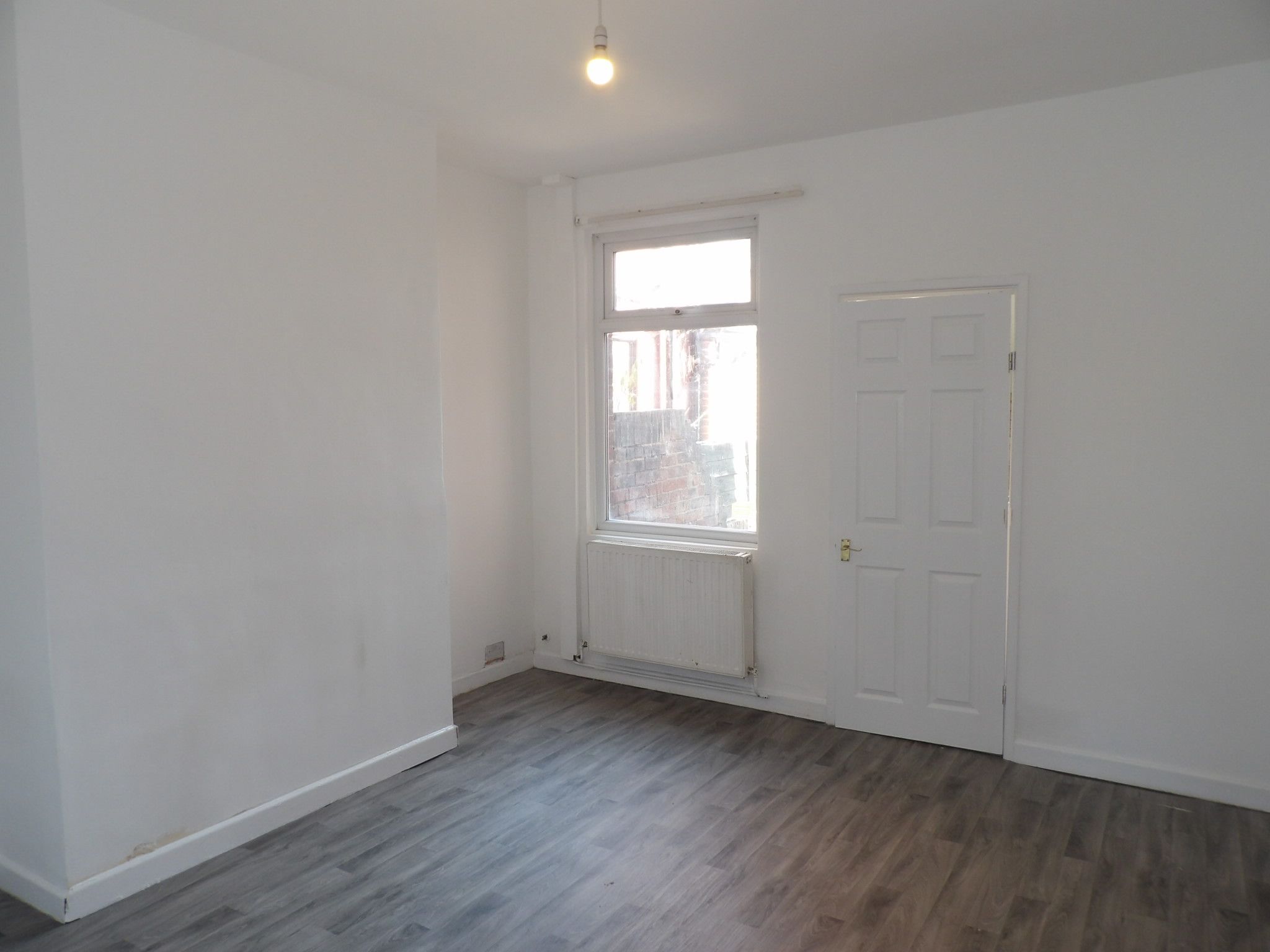 2 bedroom mid terraced house To Let in Doncaster - Property photograph.