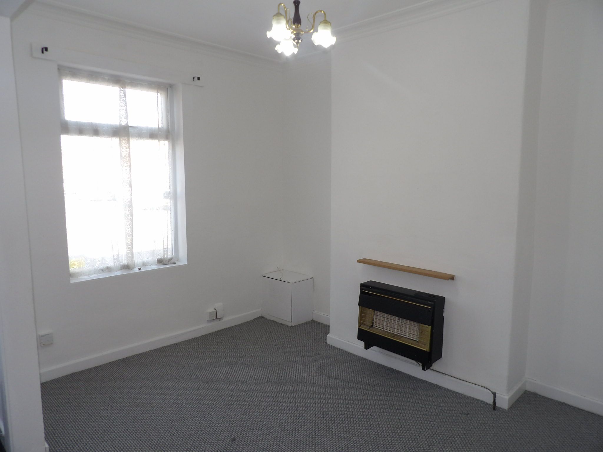 2 bedroom mid terraced house To Let in Doncaster - Property photograph.