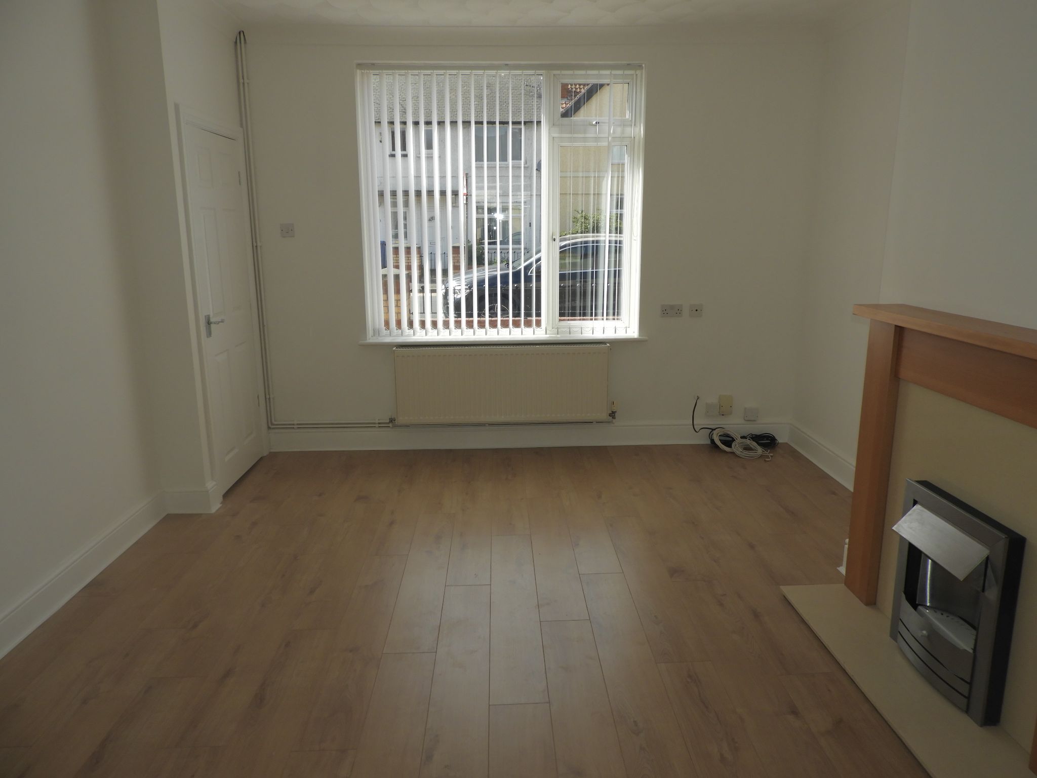 3 bedroom mid terraced house To Let in Doncaster - Property photograph.