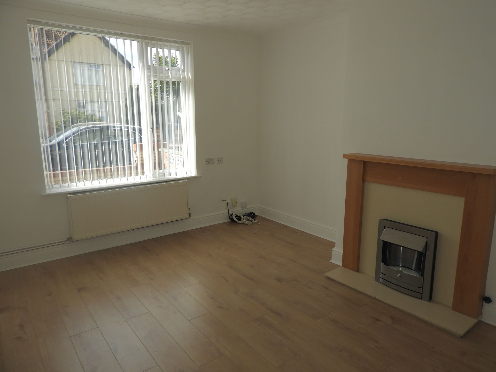 3 bedroom mid terraced house To Let in Doncaster - Property photograph.
