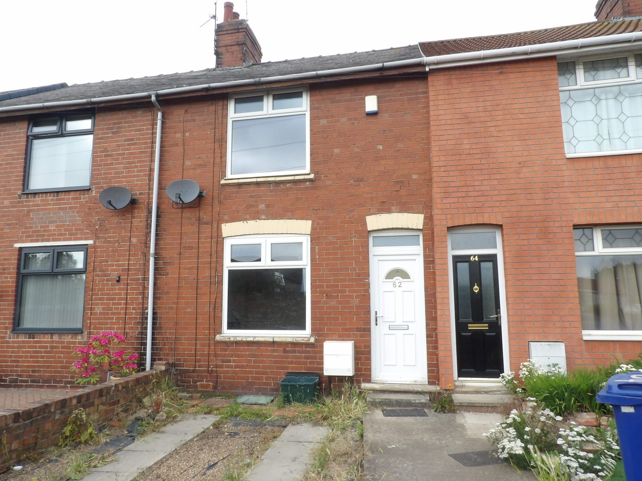 2 bedroom mid terraced house To Let in Doncaster - Property photograph.