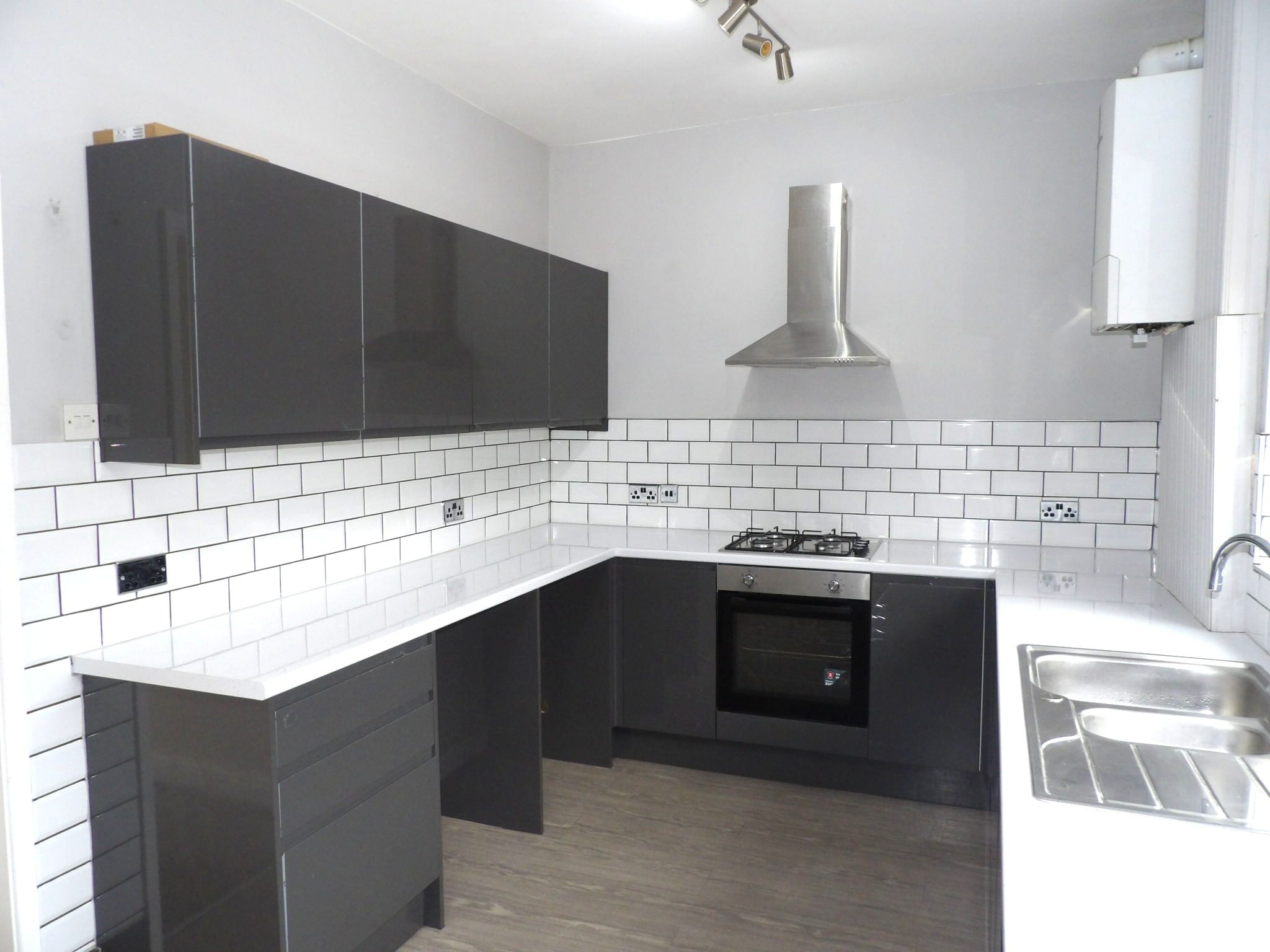 2 bedroom mid terraced house To Let in Doncaster - Property photograph.