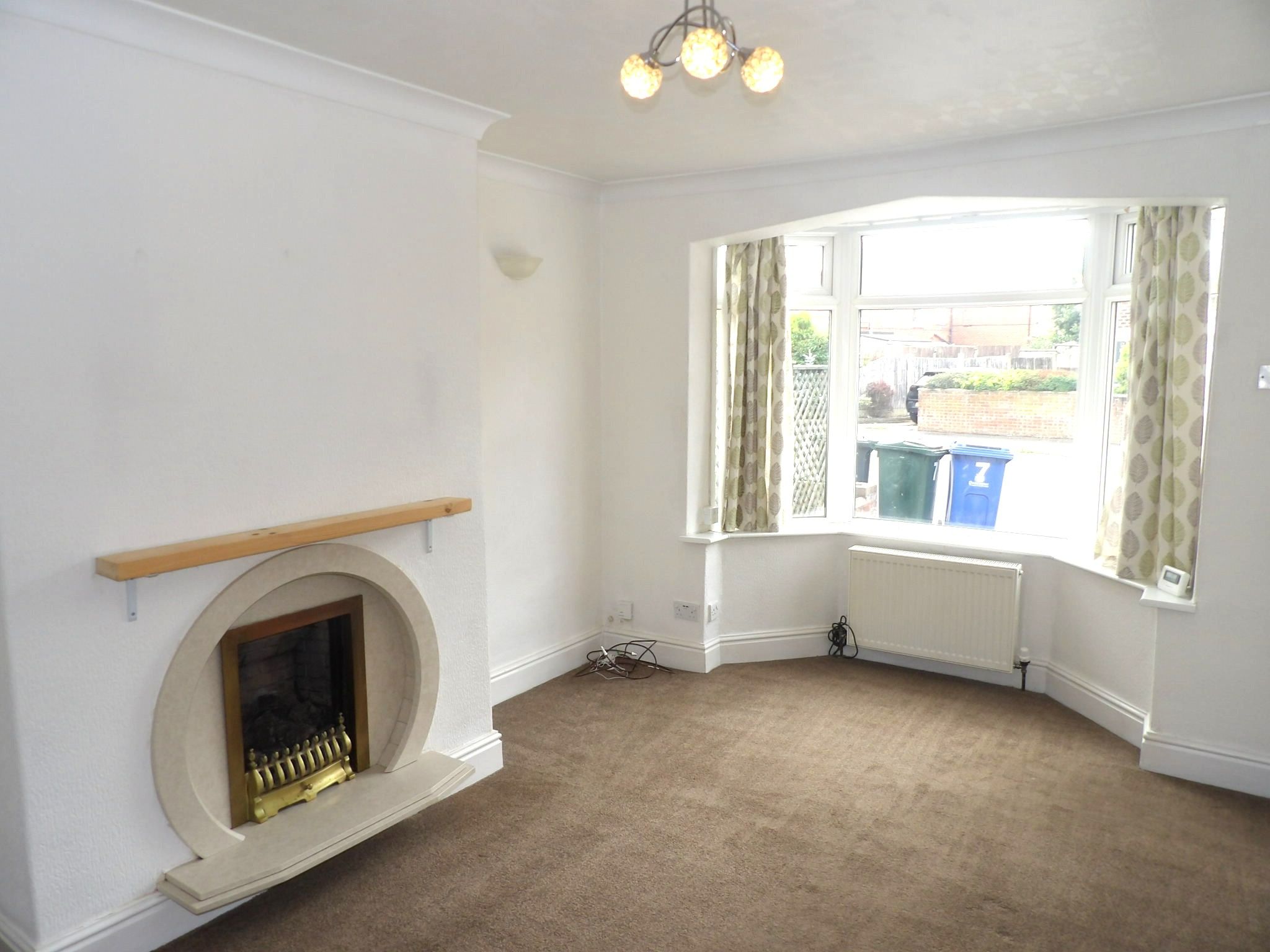 2 bedroom semi-detached house To Let in Doncaster - Property photograph.