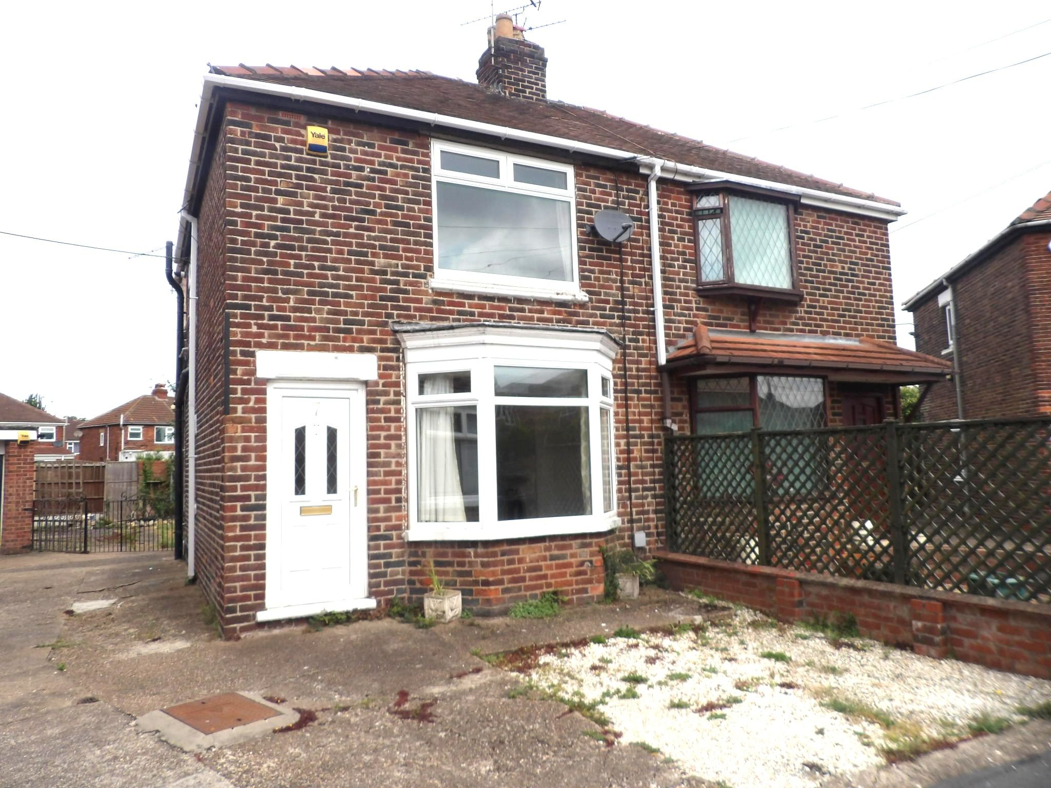 2 bedroom semi-detached house To Let in Doncaster - Property photograph.