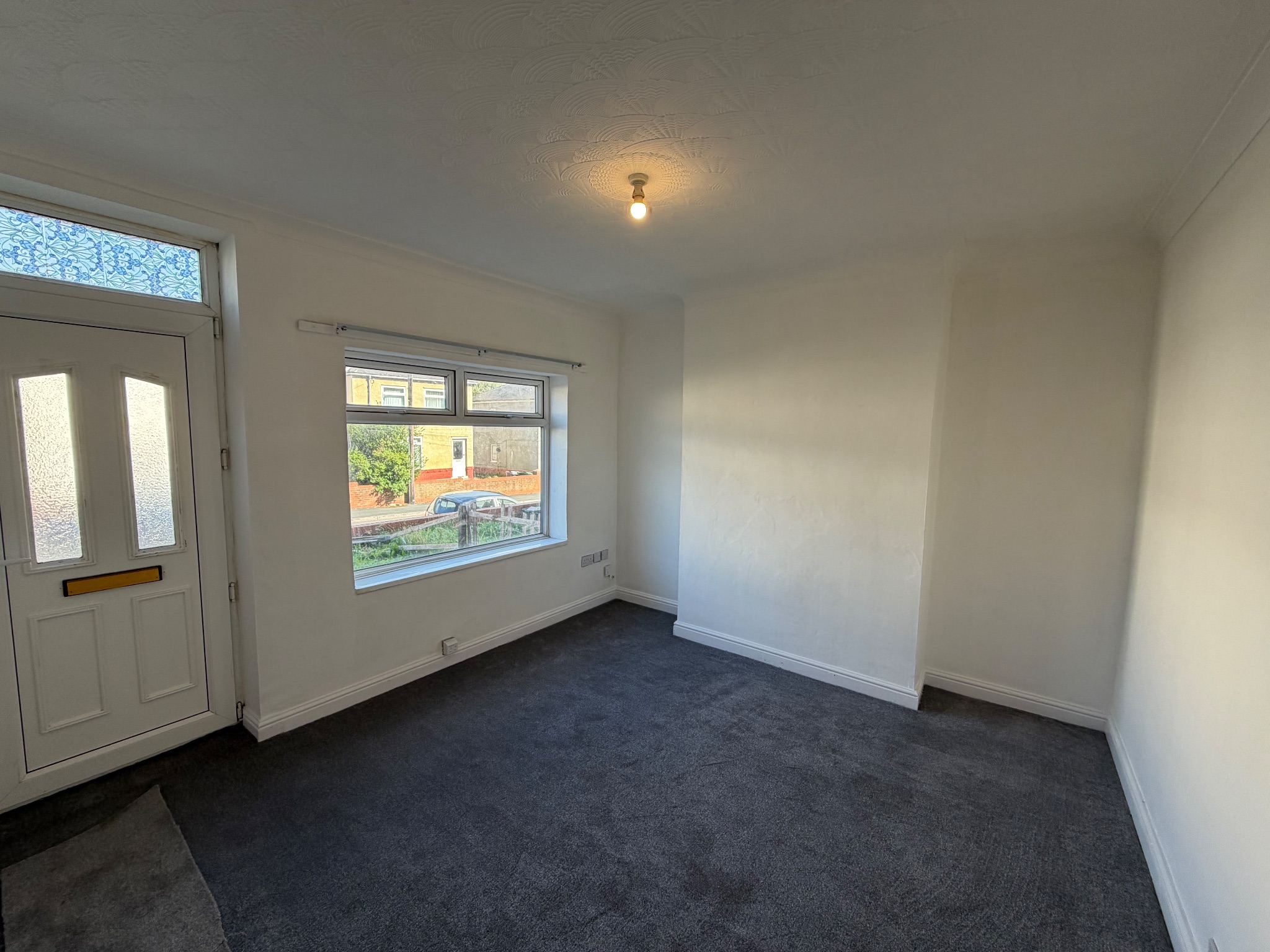 2 bedroom mid terraced house To Let in Doncaster - Property photograph.
