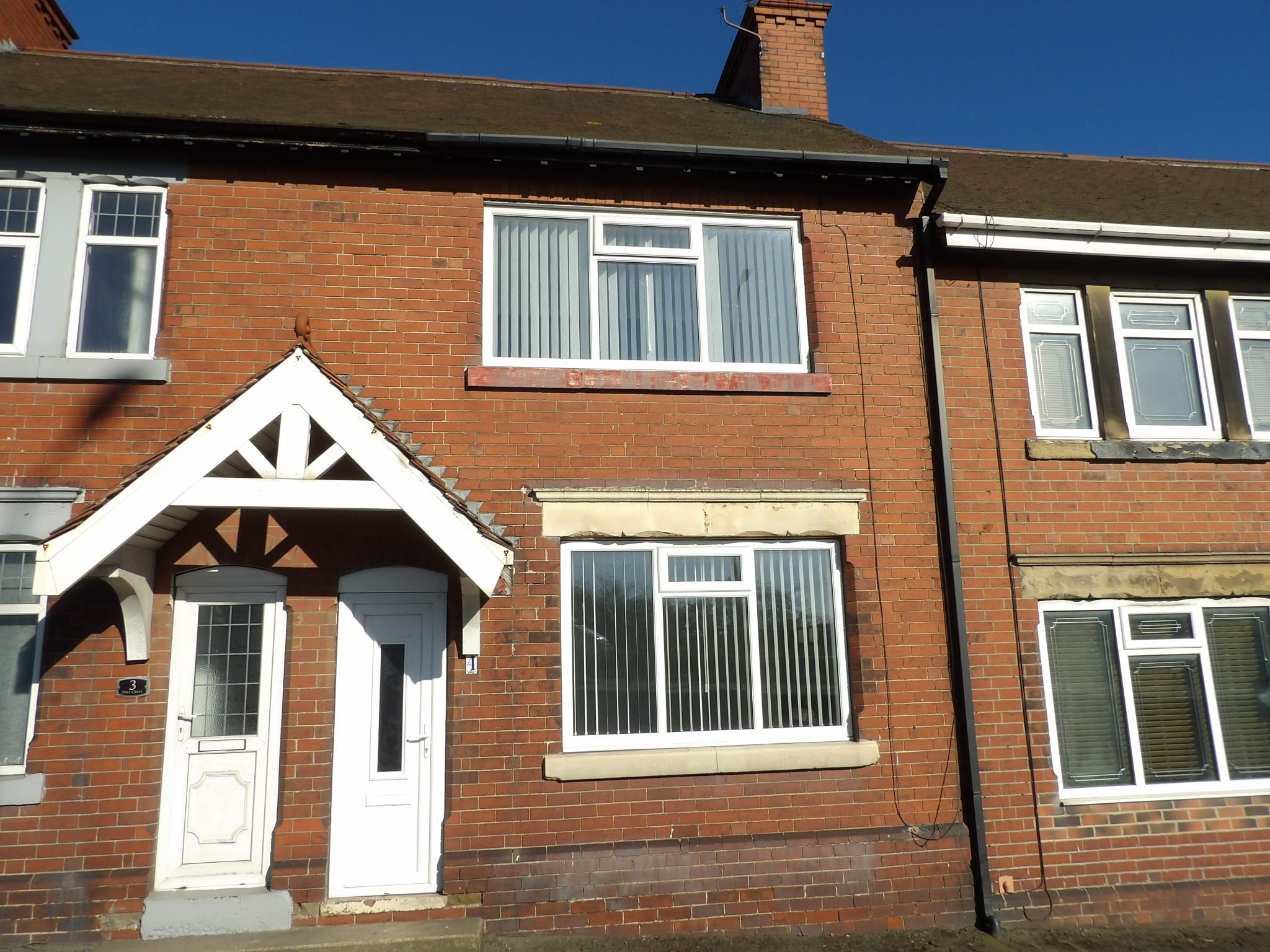 2 bedroom mid terraced house To Let in Doncaster - Property photograph.