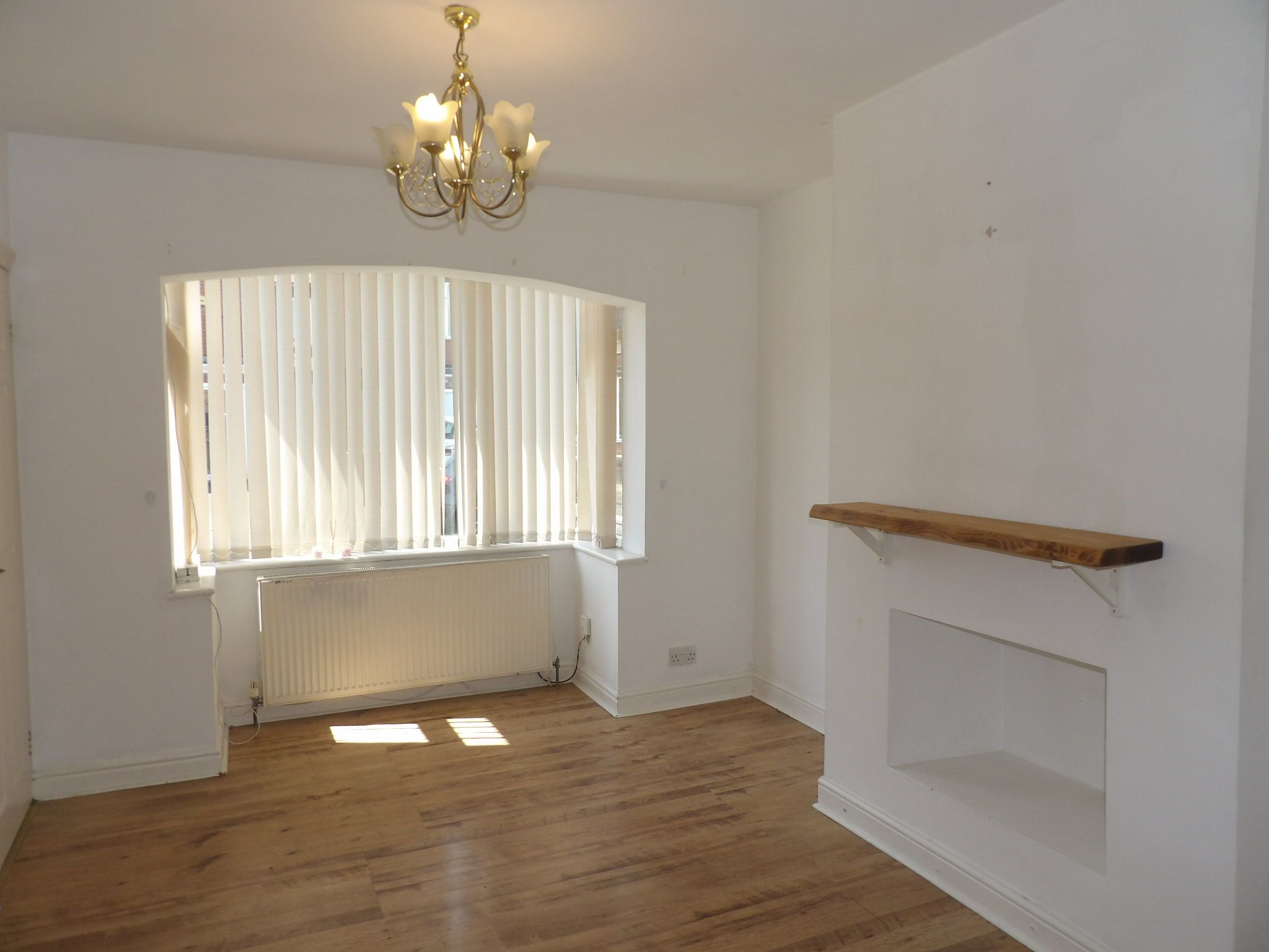 2 bedroom semi-detached house To Let in Doncaster - Property photograph.
