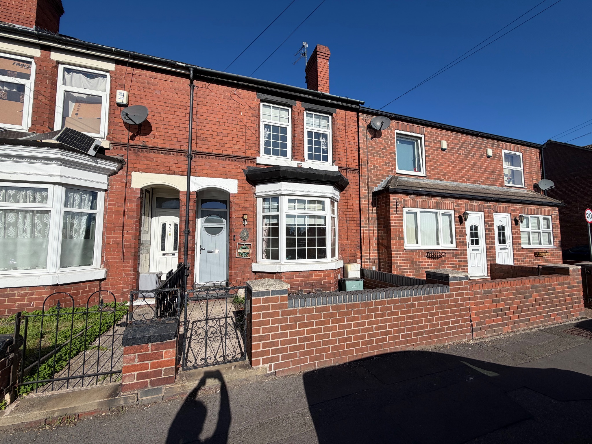 3 bedroom mid terraced house To Let in Doncaster - Property photograph.