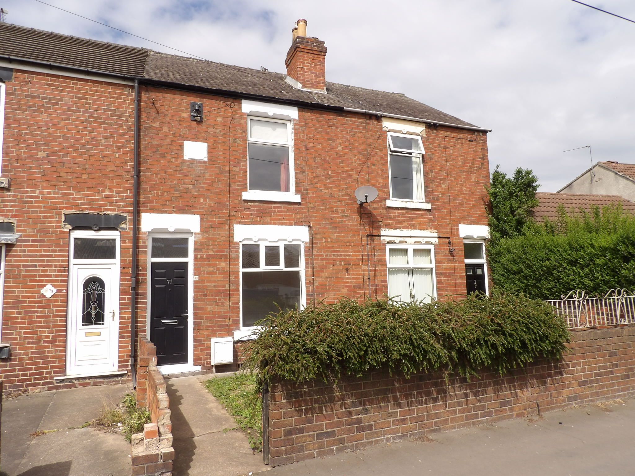 2 bedroom mid terraced house Let Agreed in Doncaster - Photograph 1.