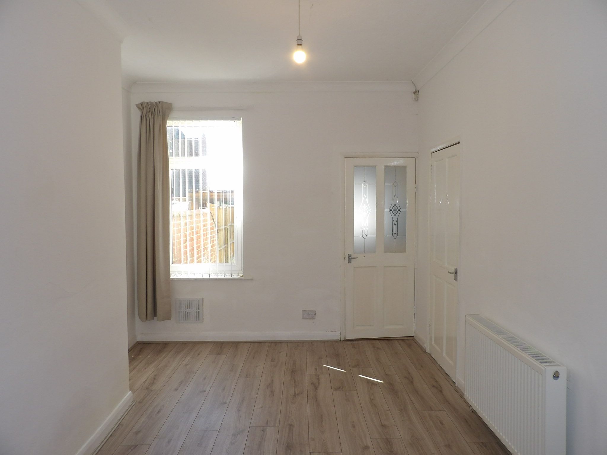 3 bedroom mid terraced house To Let in Doncaster - Property photograph.