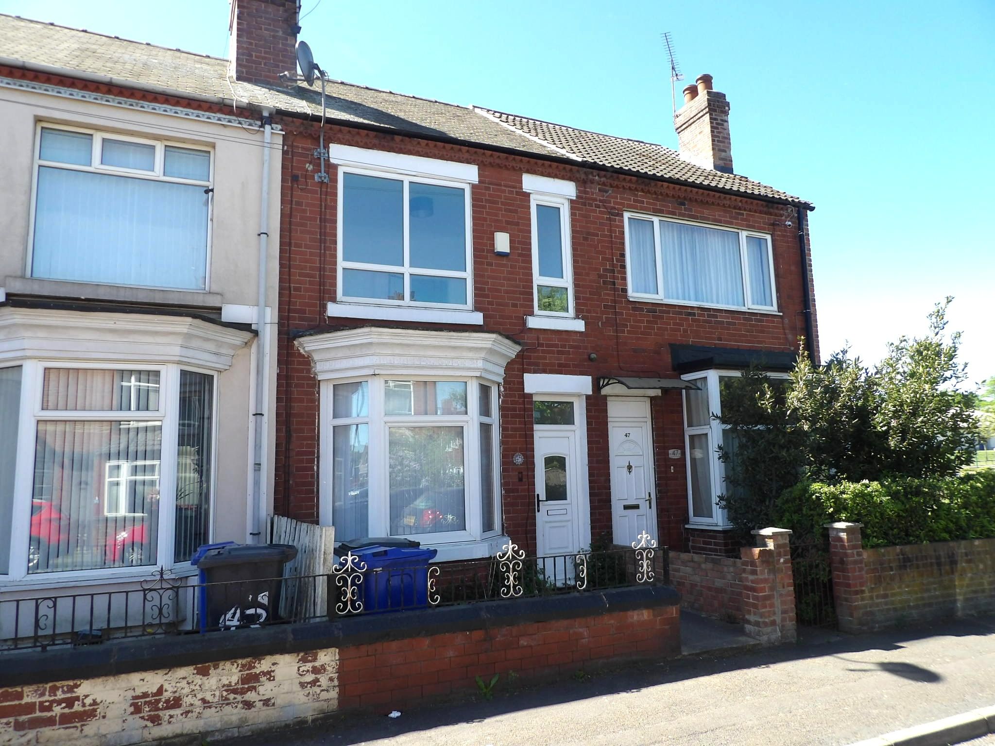3 bedroom mid terraced house To Let in Doncaster - Property photograph.