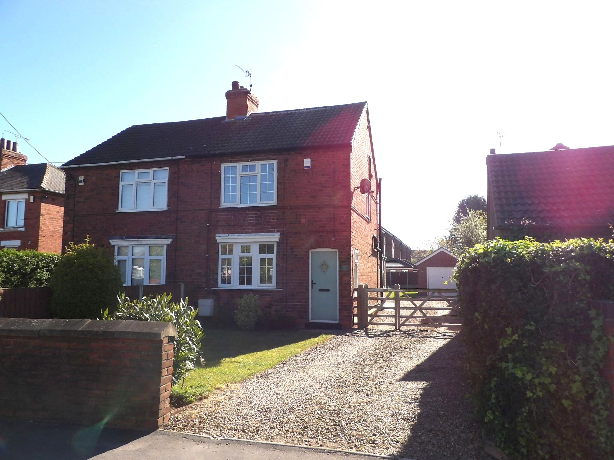 2 bedroom semi-detached house To Let in Doncaster - Property photograph.