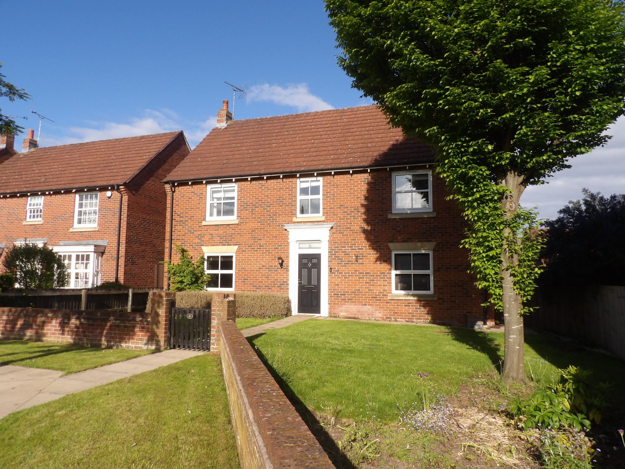 4 bedroom detached house To Let in Doncaster - Property photograph.