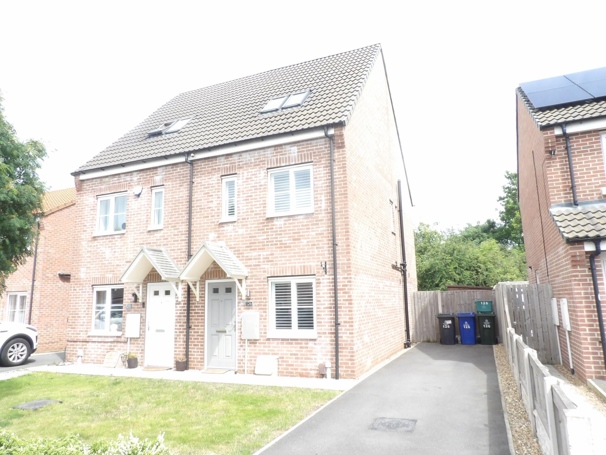 3 bedroom semi-detached house To Let in Doncaster - Property photograph.
