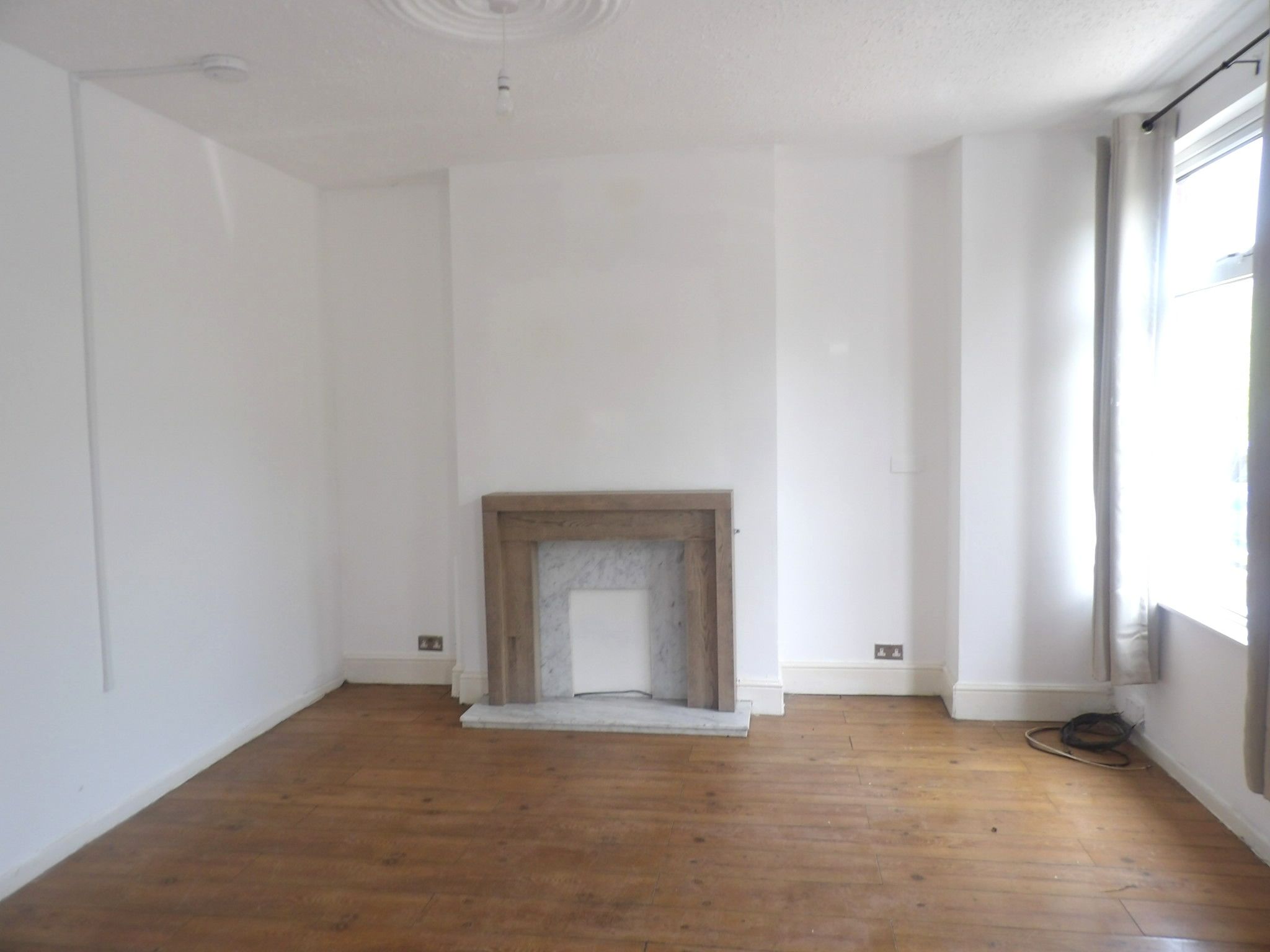 2 bedroom end terraced house To Let in Doncaster - Property photograph.
