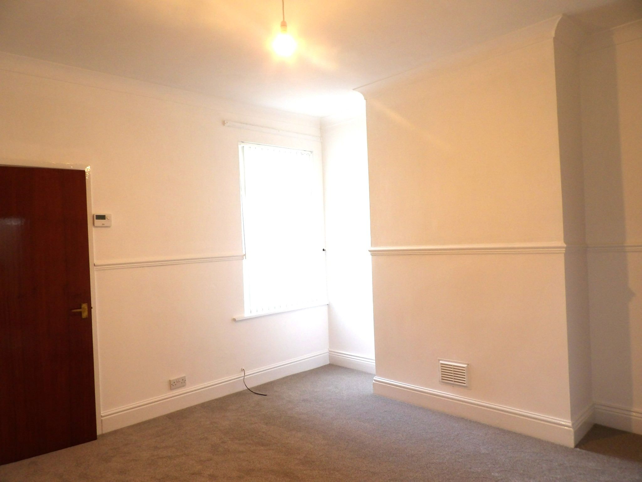 3 bedroom mid terraced house To Let in Doncaster - Property photograph.