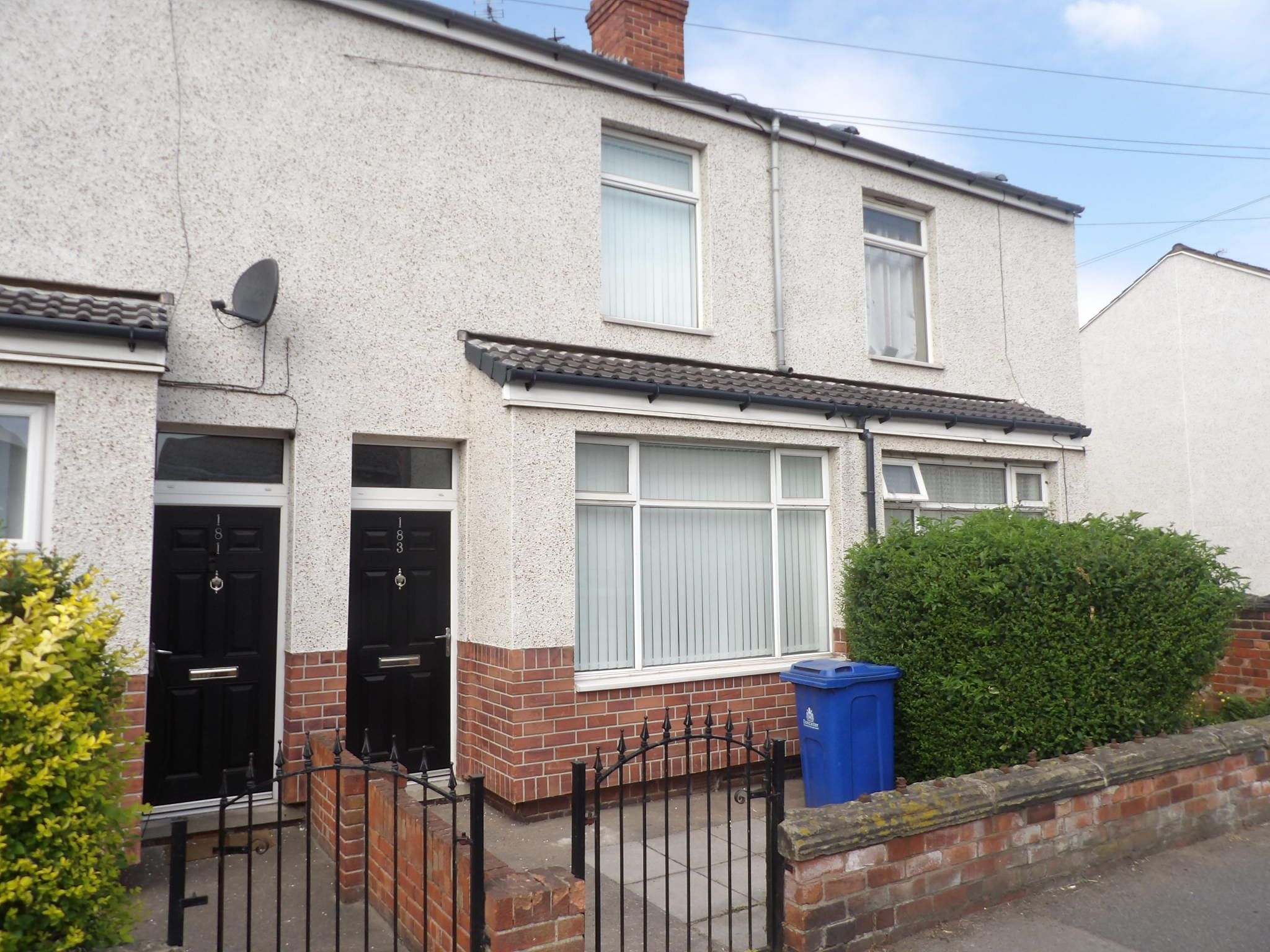 3 bedroom mid terraced house To Let in Doncaster - Property photograph.