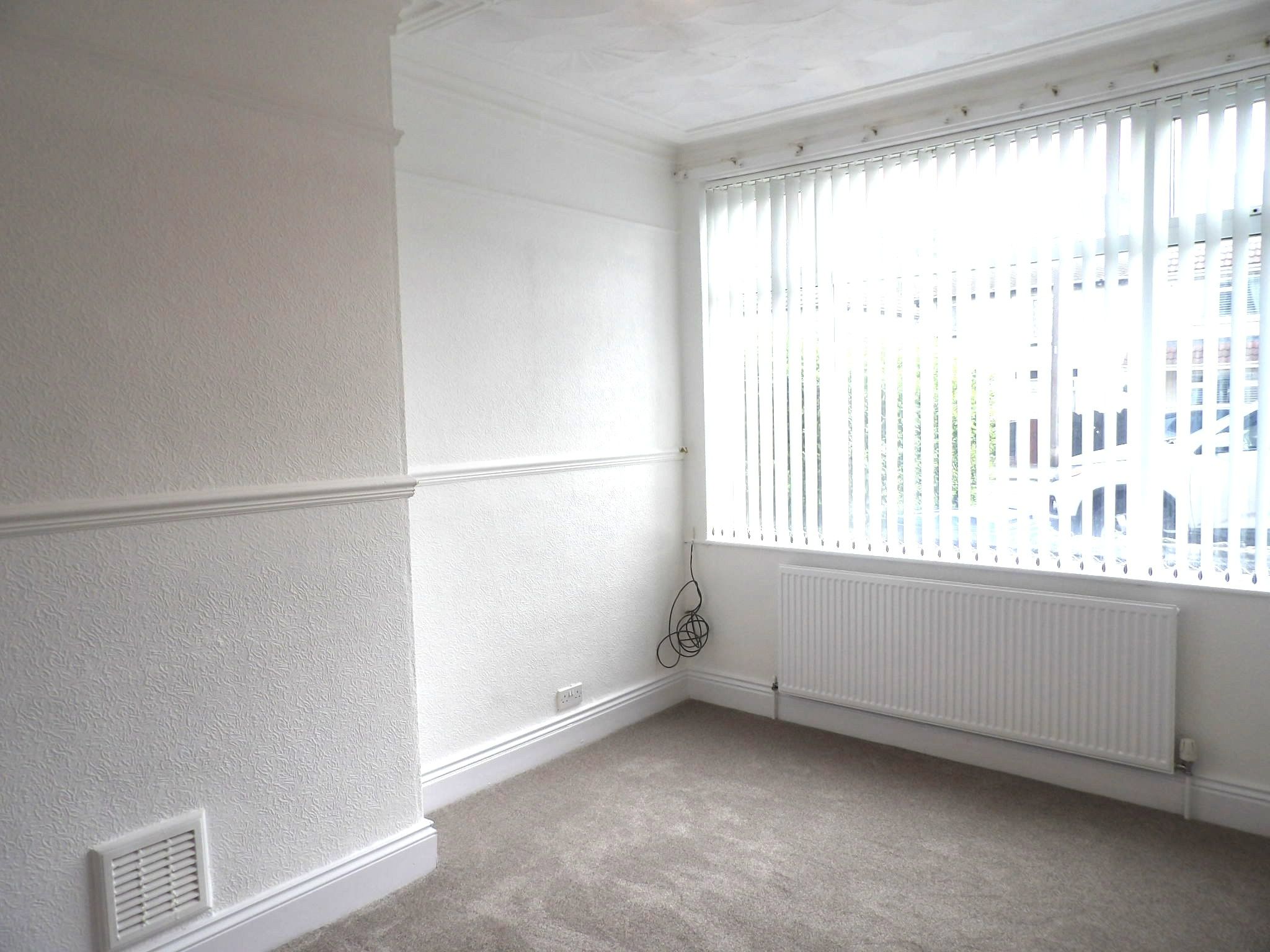 3 bedroom mid terraced house To Let in Doncaster - Property photograph.