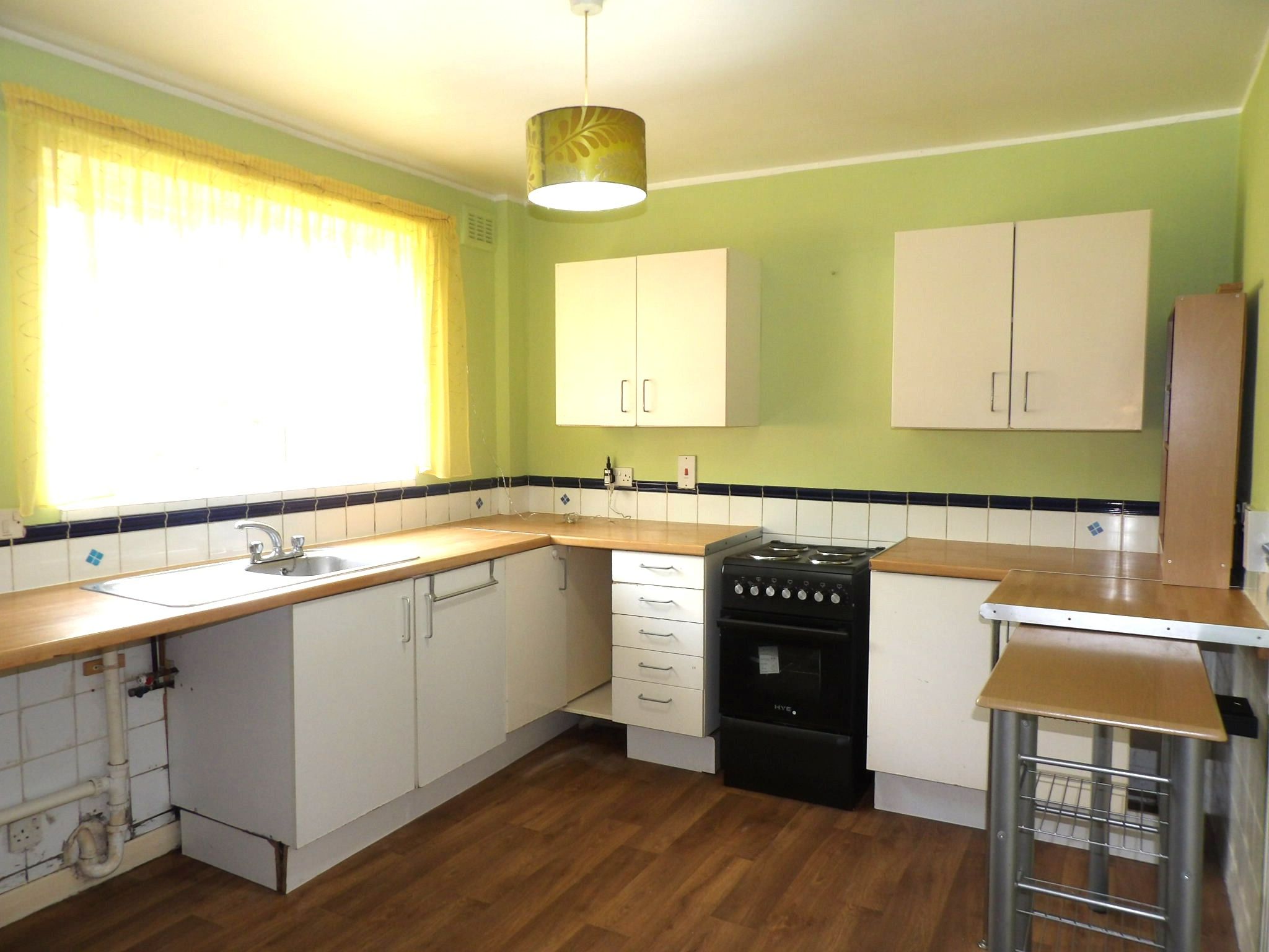 3 bedroom mid terraced house To Let in Doncaster - Property photograph.