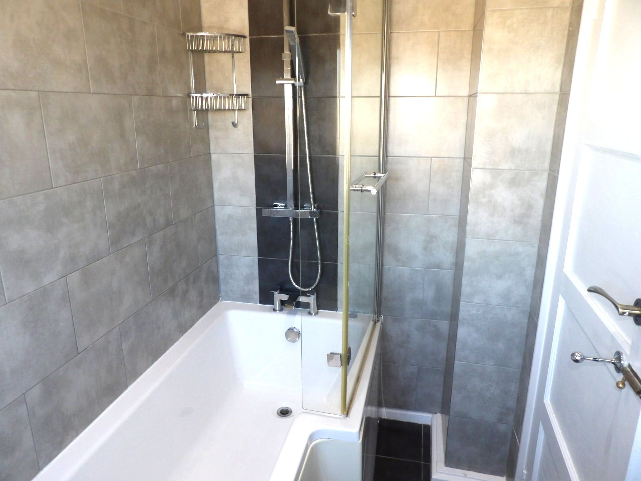 3 bedroom semi-detached house To Let in Doncaster - Photograph 10.