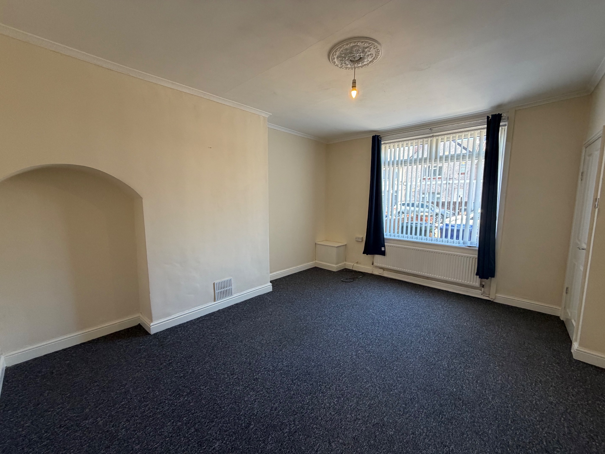 2 bedroom mid terraced house To Let in Doncaster - Property photograph.