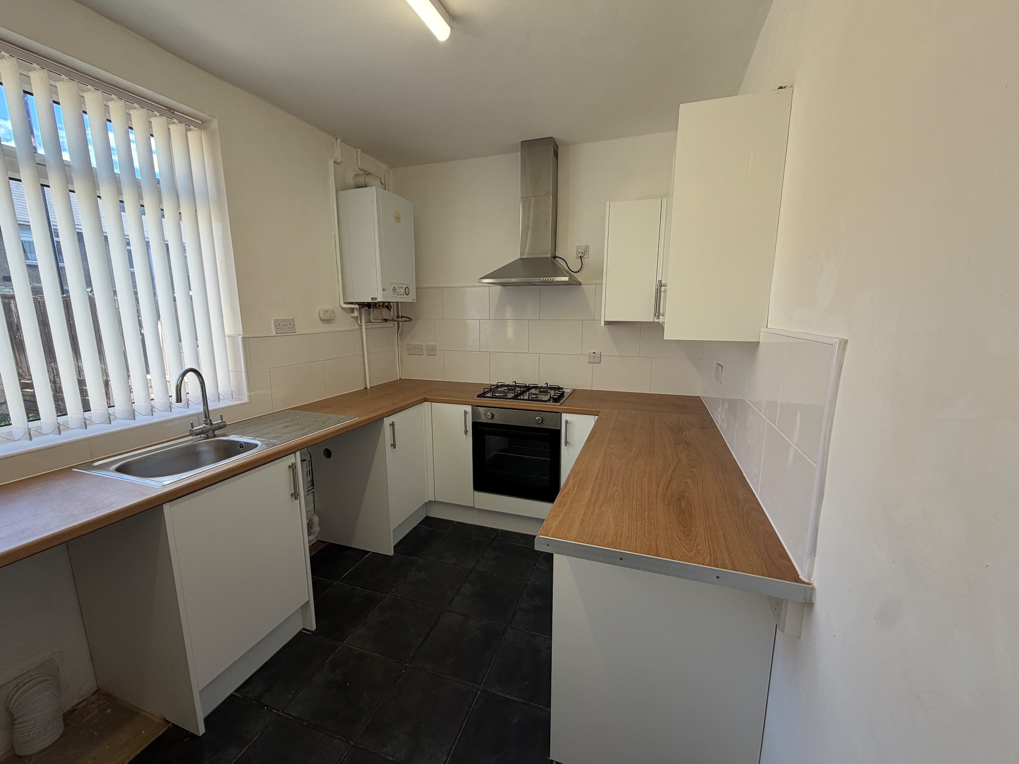 2 bedroom mid terraced house To Let in Doncaster - Property photograph.