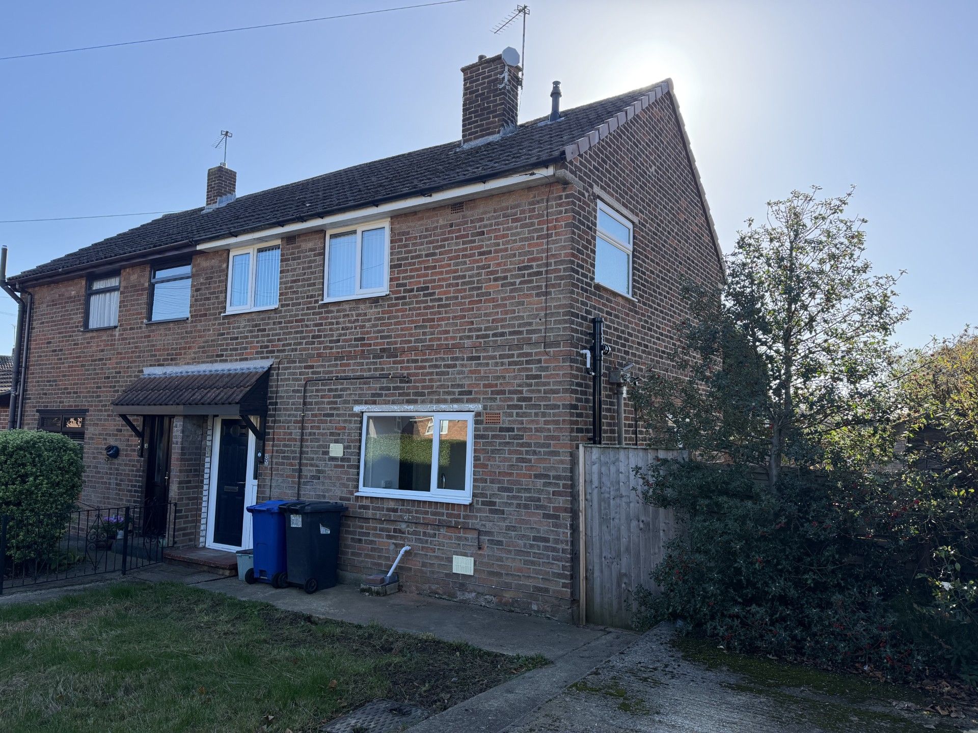 3 bedroom semi-detached house To Let in Doncaster - Property photograph.
