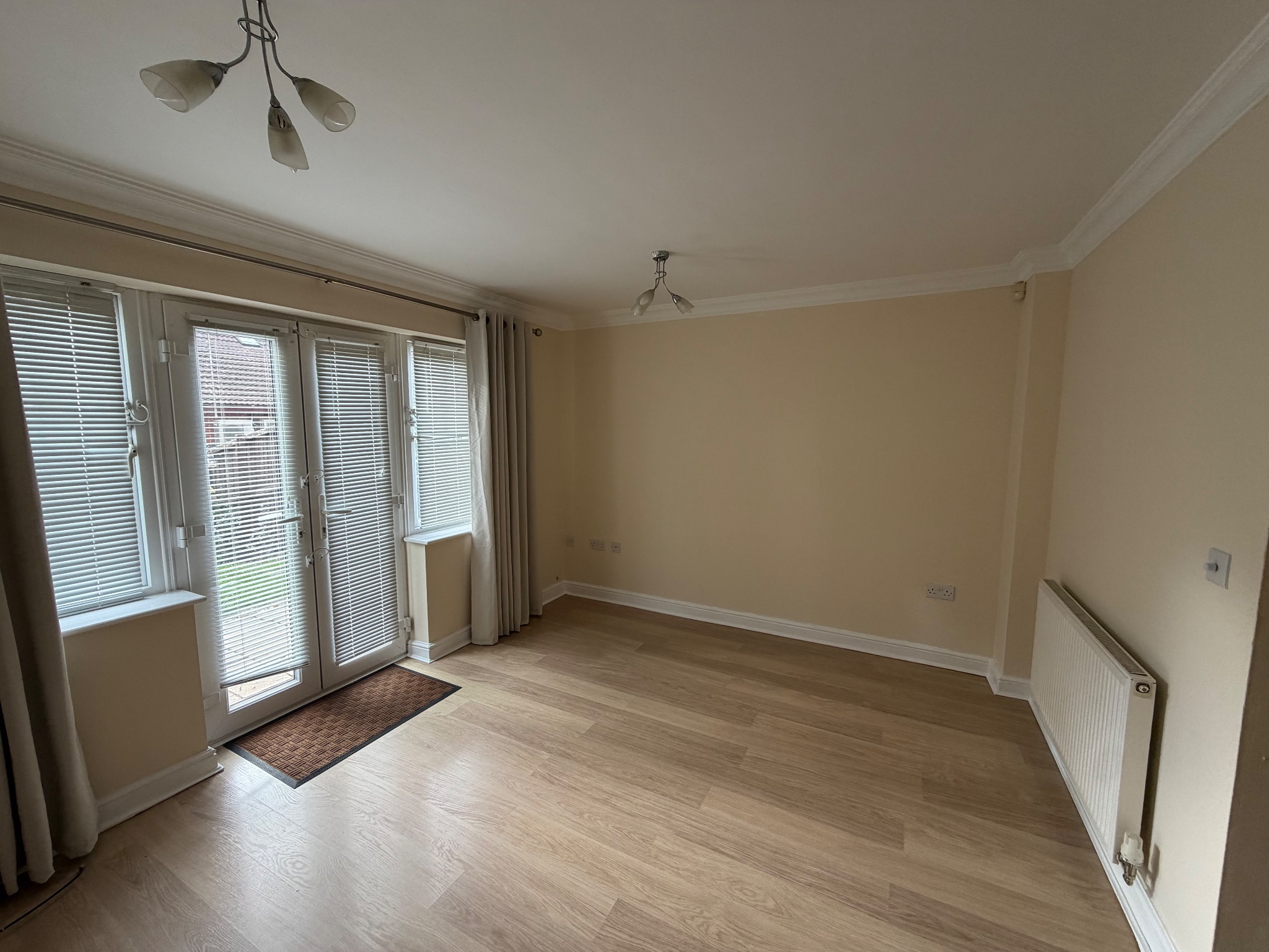 3 bedroom mid terraced house To Let in Doncaster - Property photograph.